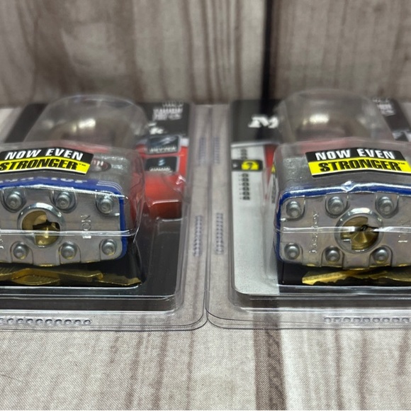 2 Master Lock Padlocks 1DLJ Long Shackle For Sheds Gates Toolbox Security & More - Picture 3 of 3